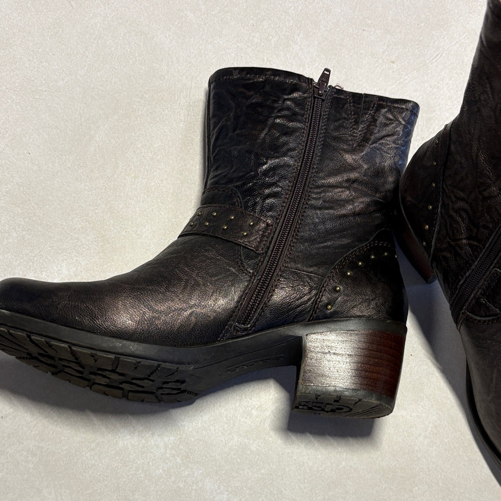 Earth Denali Women's Bronze Boots - Picture 5 of 7